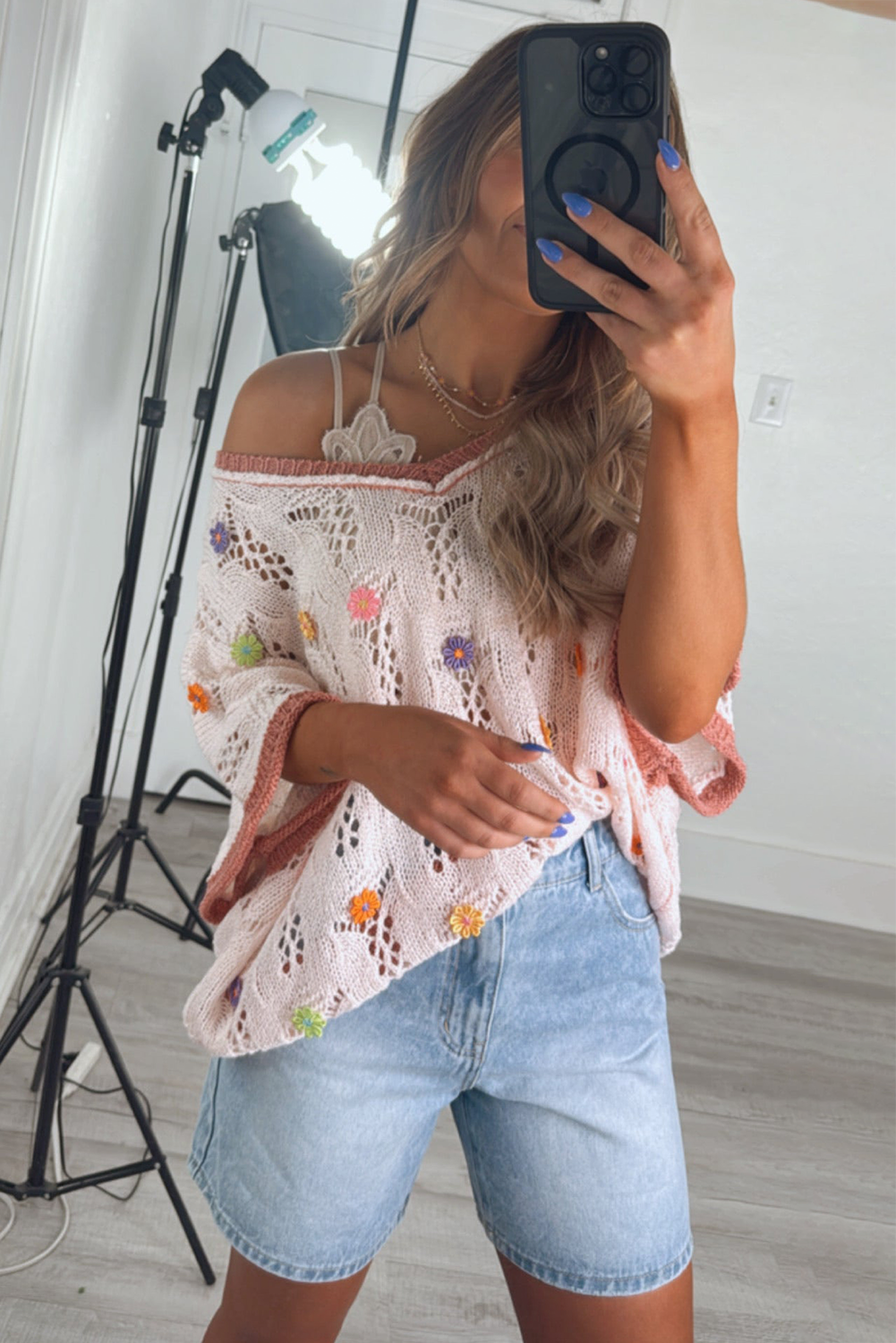 Delicacy Embroidered Flowers Colorblock Edge Hollowed Sweater