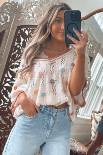 Delicacy Embroidered Flowers Colorblock Edge Hollowed Sweater